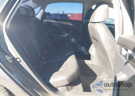 2017 Volkswagen Passat 1.8T R-Line из США, поврежденный, VIN 1VWDT7A33HC017652